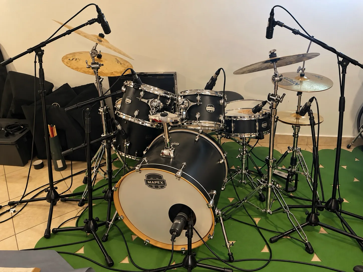 Sonorisation d'une batterie avec plusieurs microphones